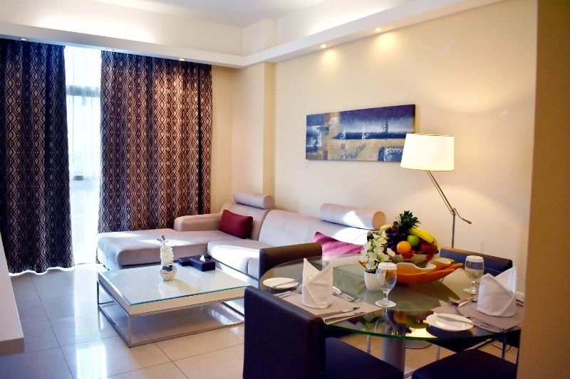 Deluxe_Suite_living_area_(800x533).jpg