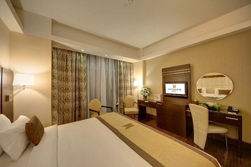 Deluxe_Suite_bedroom_(800x533).jpg