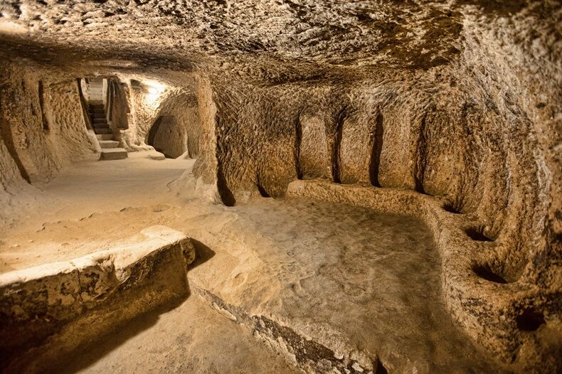 Derinkuyu_cave_city_in_Cappadocia_shutterstock_234879610.jpg
