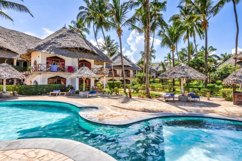 02_swimming_pools_and_buildings_5M2A2279_HDR.jpg