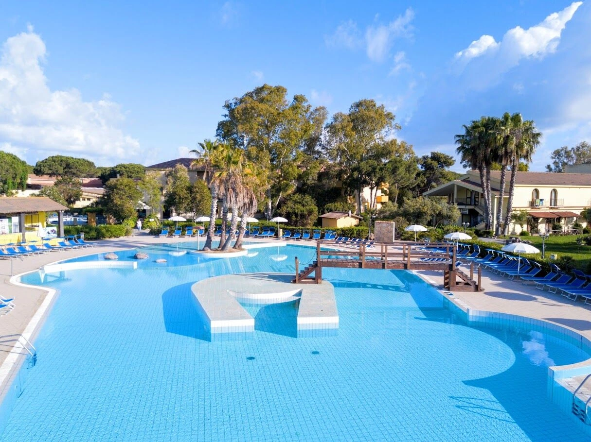 Main_Swimming_Pool_6.jpg
