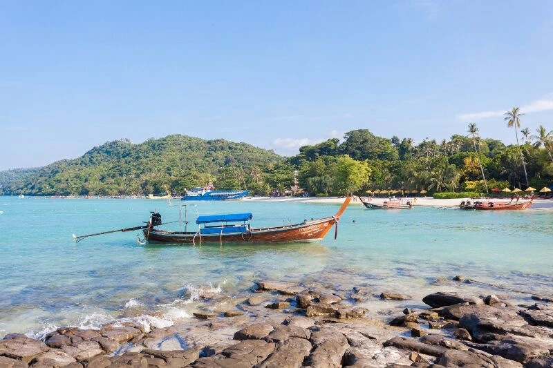 Trio Phuket & Koh Phi Phi & Khaolak : Hilton Garden Inn Phuket Bang Tao 4* & Phi Phi Natural Resort 4* & Le Menara Khao Lak 4*