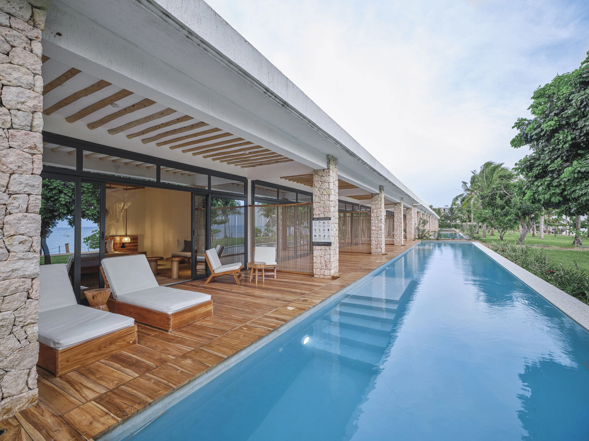 ZNZ_Swim_up_Juniorsuite_Meerblick_0004.JPG