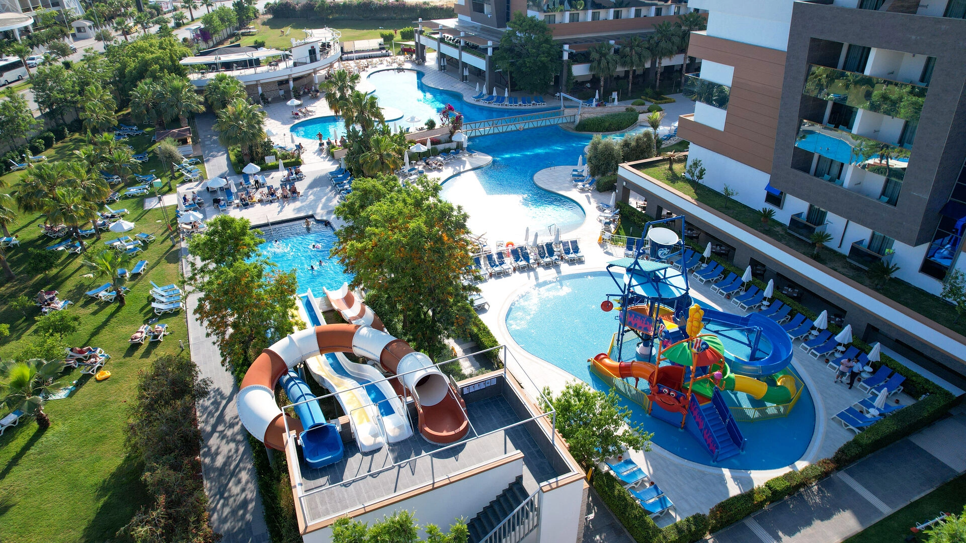 KIDS_AQUA_TOWER__SLIDES.jpg