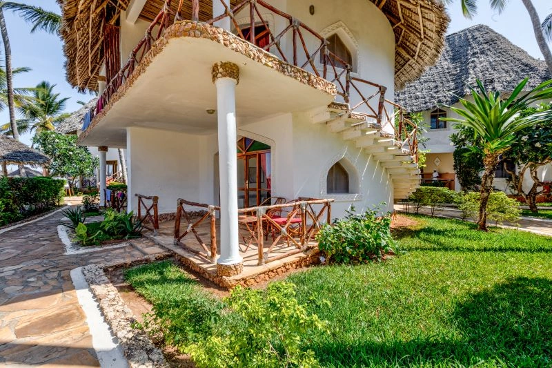 01_Bungalow_Garden_view_5M2A2374_HDR.jpg