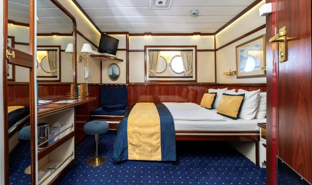 cabin-star-flyer-cat3-109-double.jpg