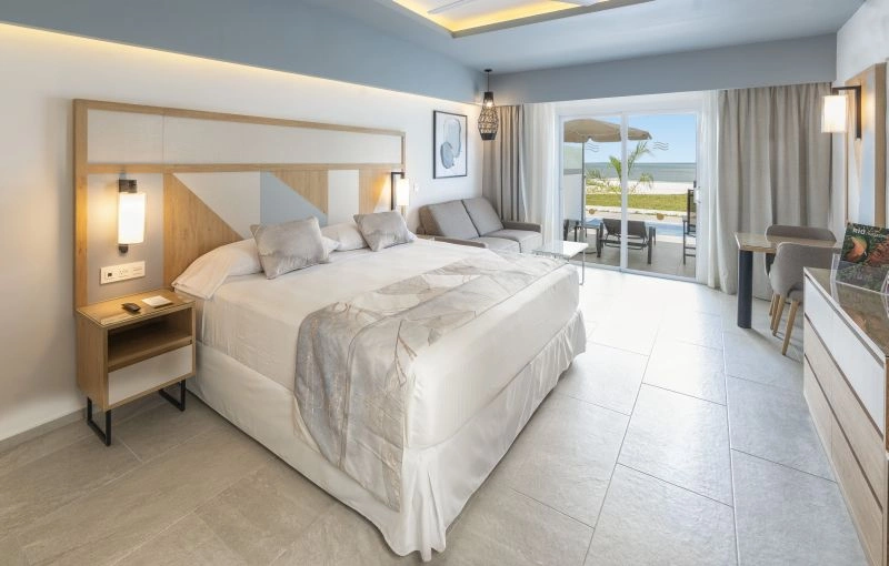 CRB_23_076_-_Swim-up_double_room.jpg