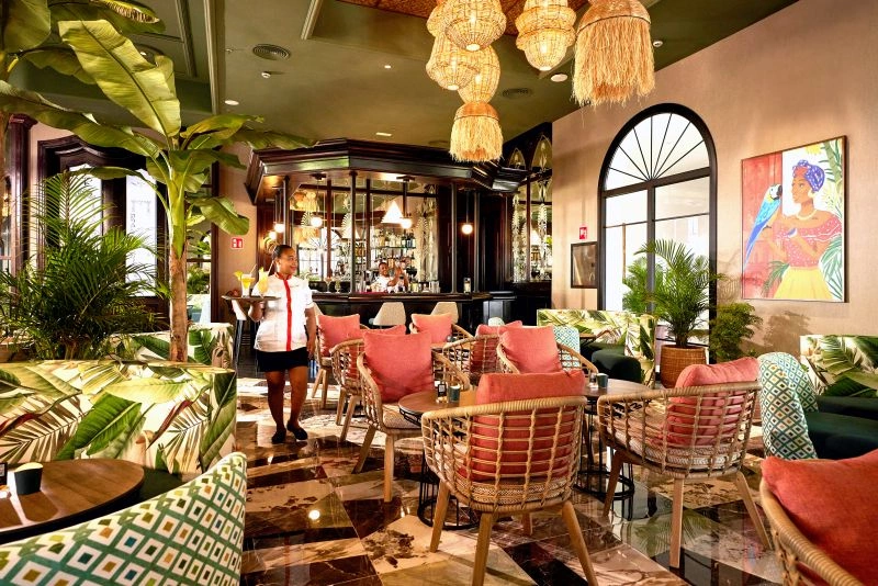 XMC_23_006_-_Lobby_bar.jpg