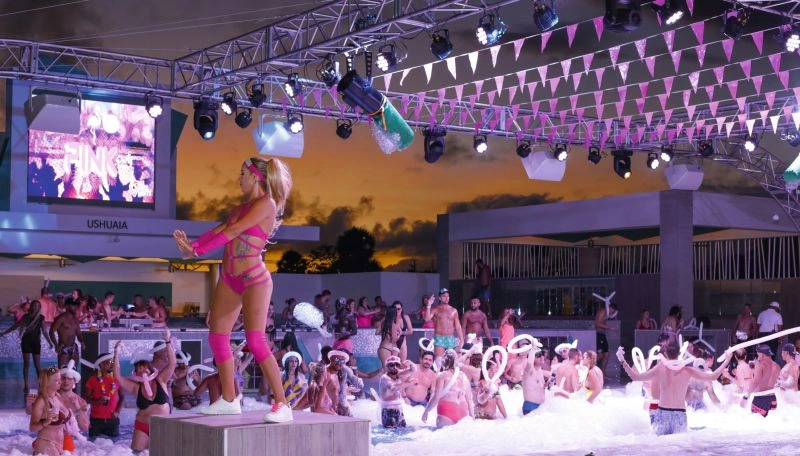 PUJ_19_002_-_Riu_Party_at_Resort.jpg