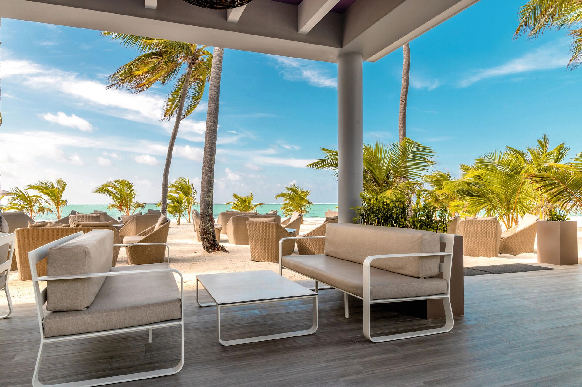 XMV_21_086_-_Pool_bar.jpg