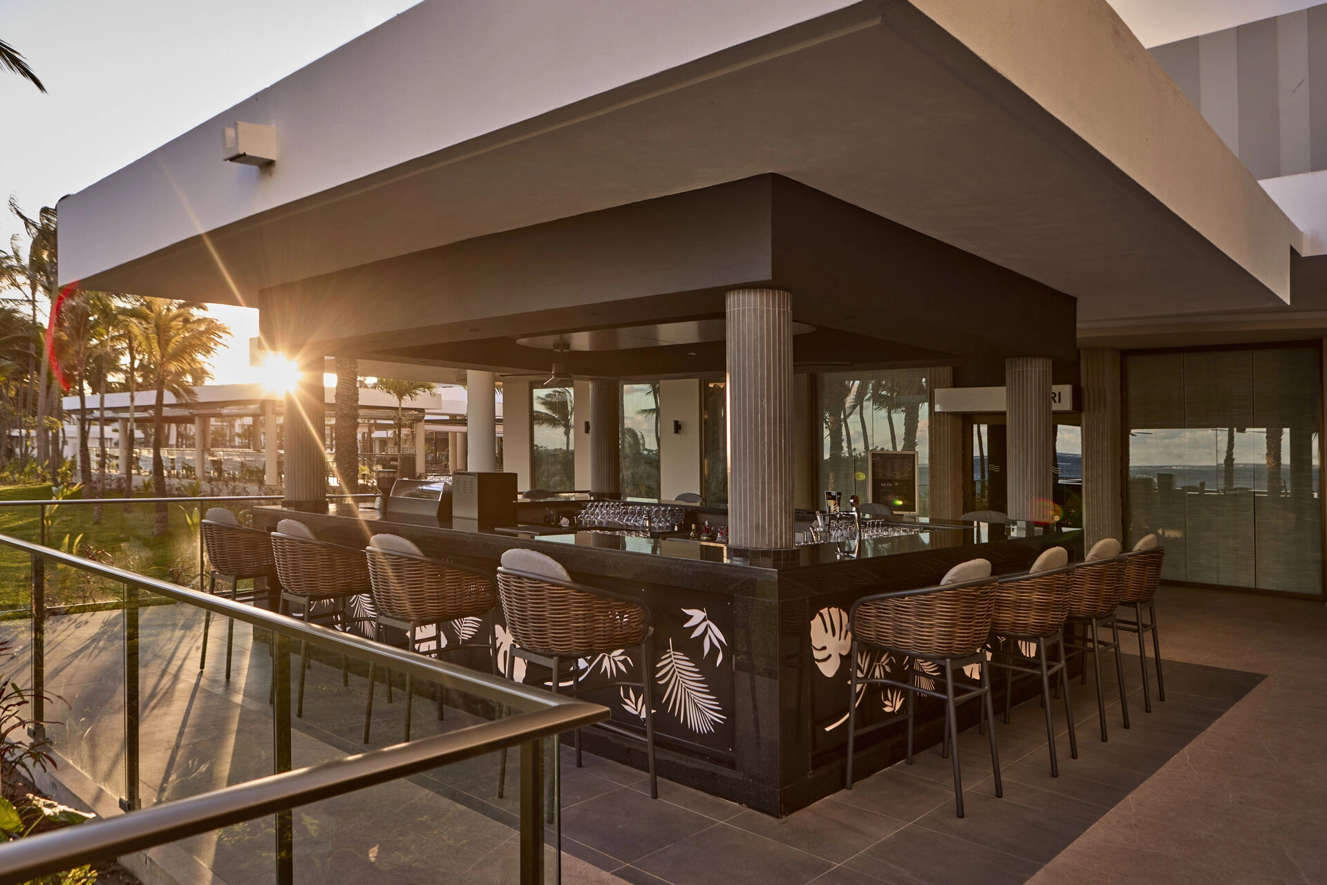 XMU_24_121_-_Lounge_bar.jpg