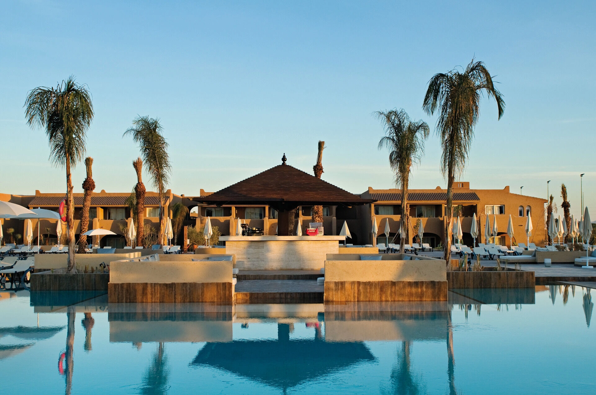 TPA_09_004_-_Poolside_bar.jpg