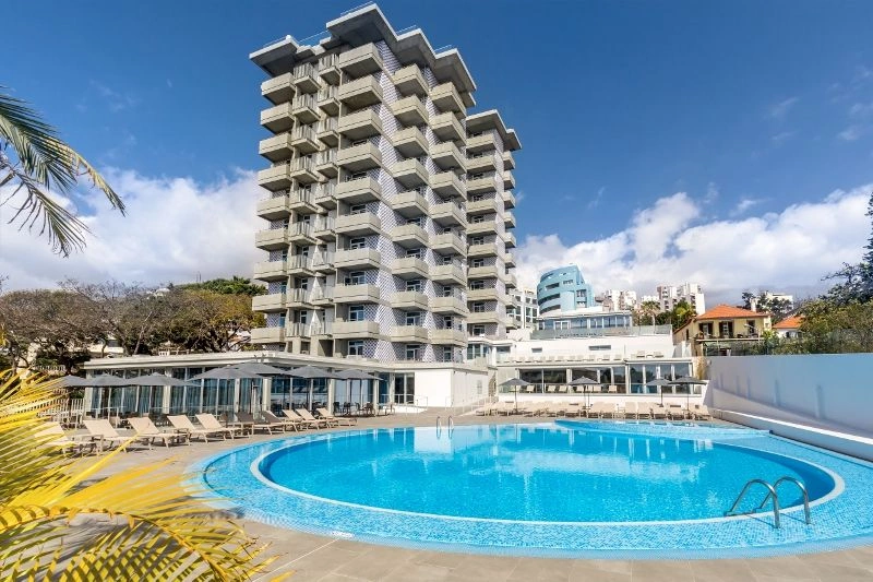 AMADE_POOL_10_.jpg
