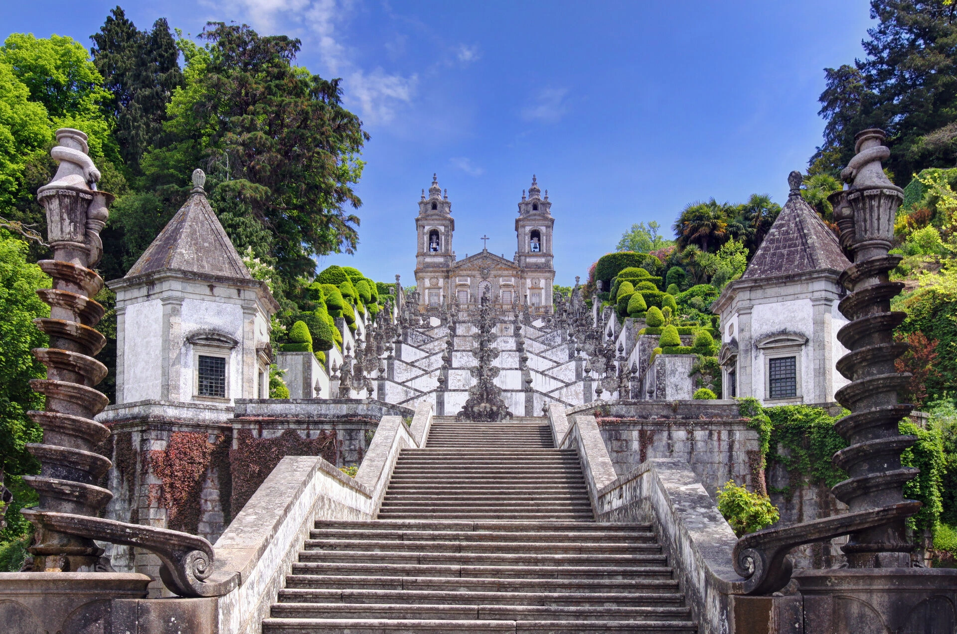 AdobeStock_79866321_Bom_Jesus_Braga_1.jpeg