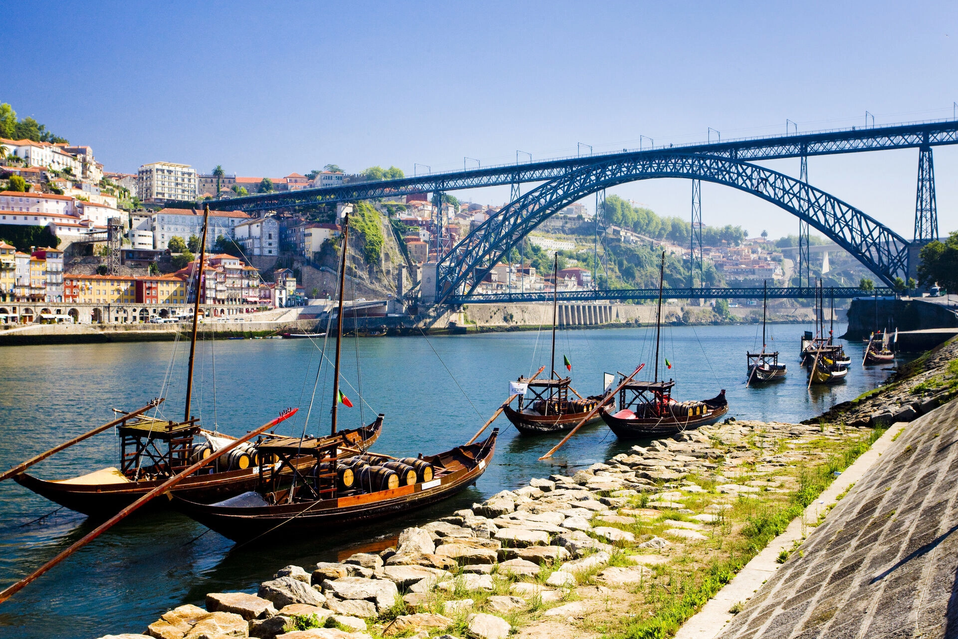 AdobeStock_19452609_Porto.jpeg