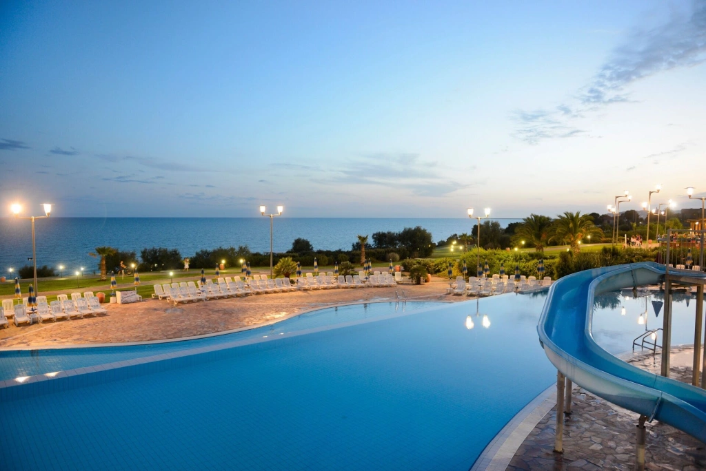 Serenusa Resort 4* avec location de voiture