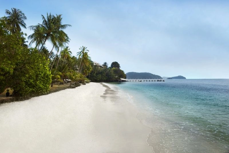 Cape_Panwa_Hotel-Beach_01.jpg