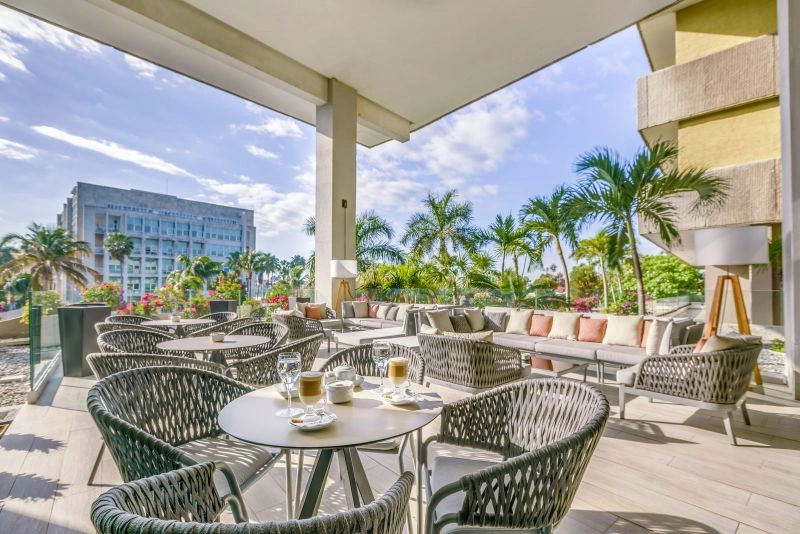 235MeliaHabana-Lobby_Bar_Terrace.jpg