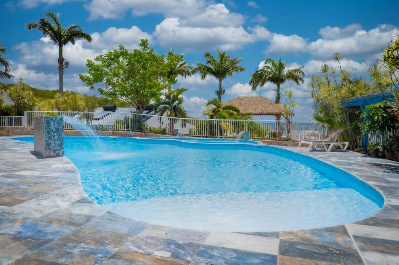 PISCINE_FONTAINE_VUE_MER_2-min.jpg