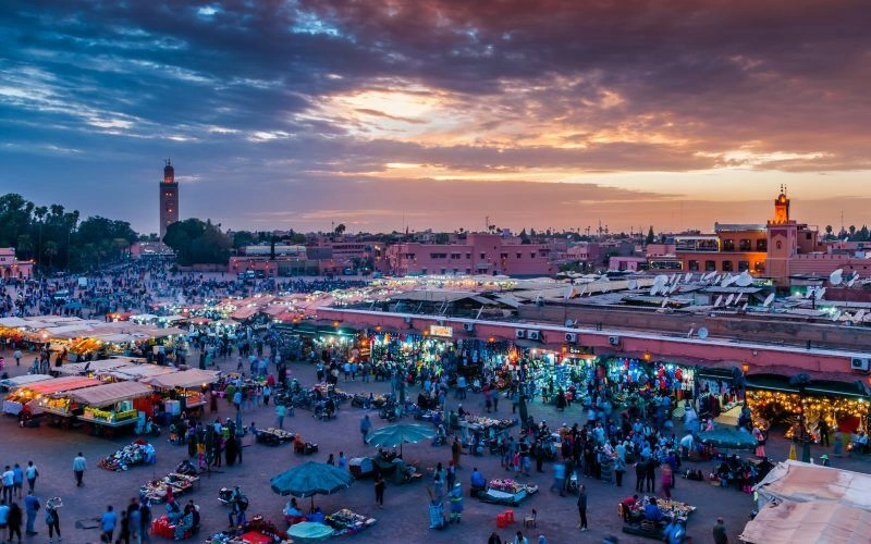 Marrakech_Djemaa_el_Fna_Fotolia_126871942_Subscription_Monthly_M.jpg