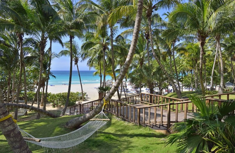 316MeliaLasAmericas-Beach_Hammocks.jpg