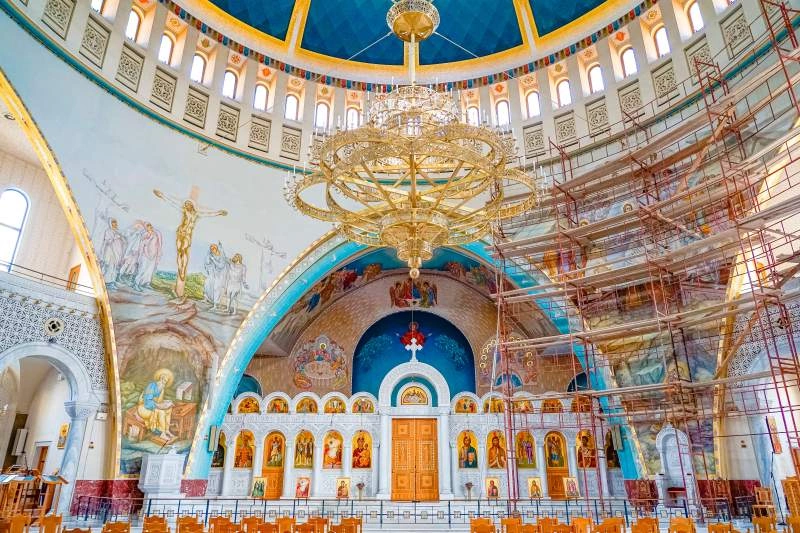 Tirana_Eglise_AdobeStock_791102748.jpg
