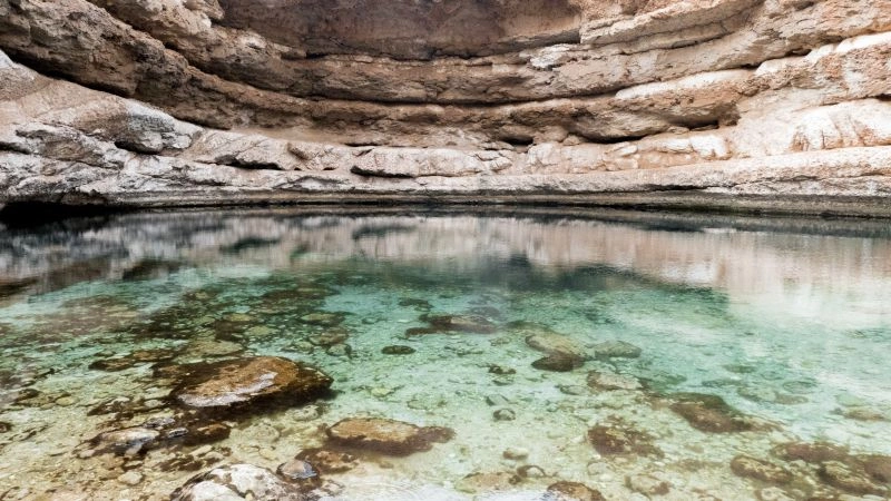 Bimmah_sinkhole,_Oman_-_Arisa_S_Unsplash.jpg