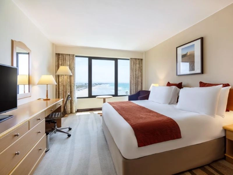 crowne-plaza-muscat-_SEA_VIEW_ROOM.jpg