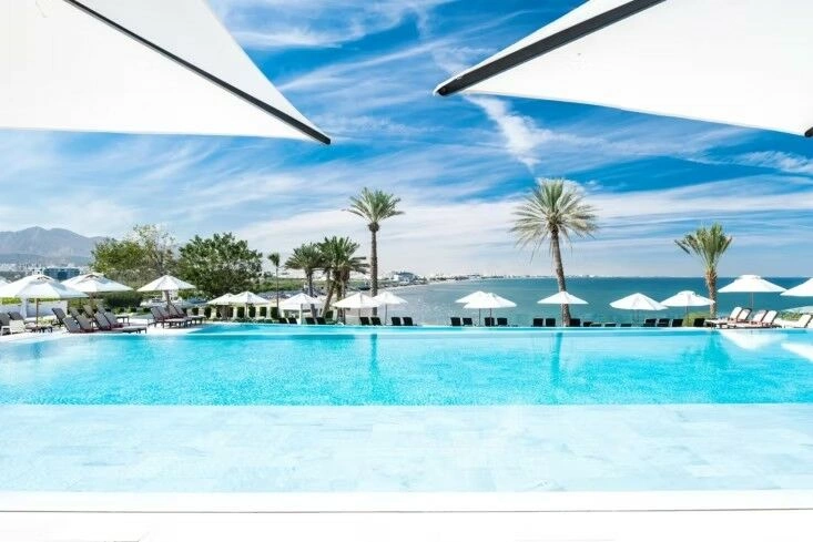 crowne-plaza-muscat-5782772992-3x2.jpg