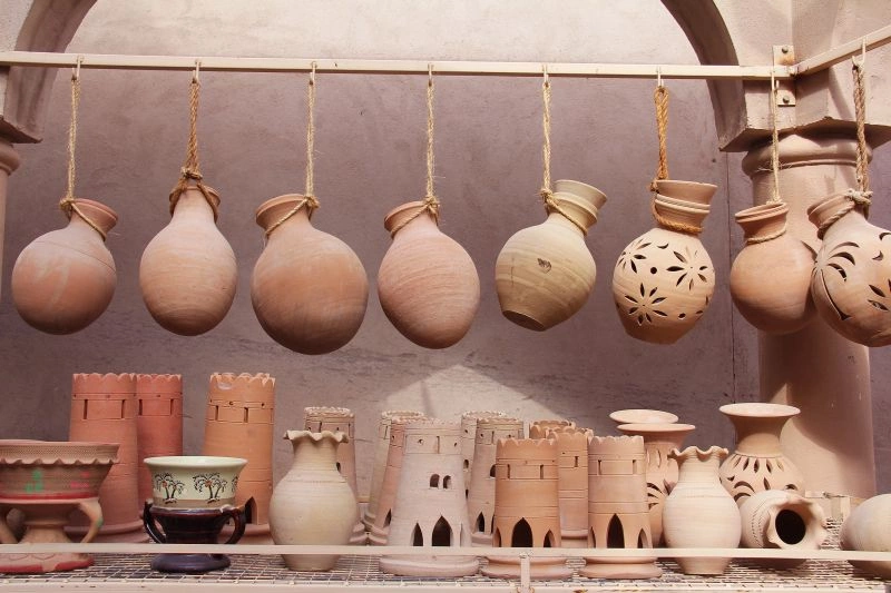 Pottery_in_Nizwa_market,_Oman_-_Pixabay.jpg