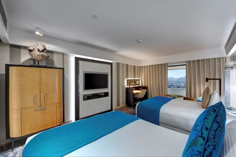 Twin_Bed_Room_Mountain_View.jpg