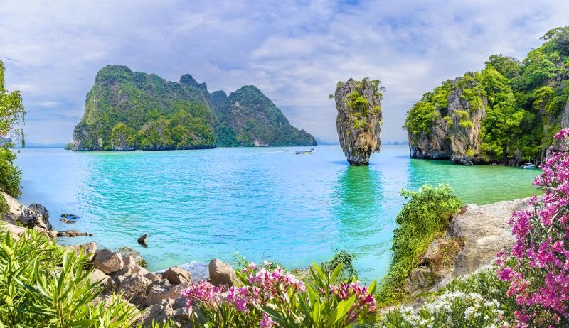 James_Bond_Island_Phang_Nga_BayAdobeStock_214471764.jpg