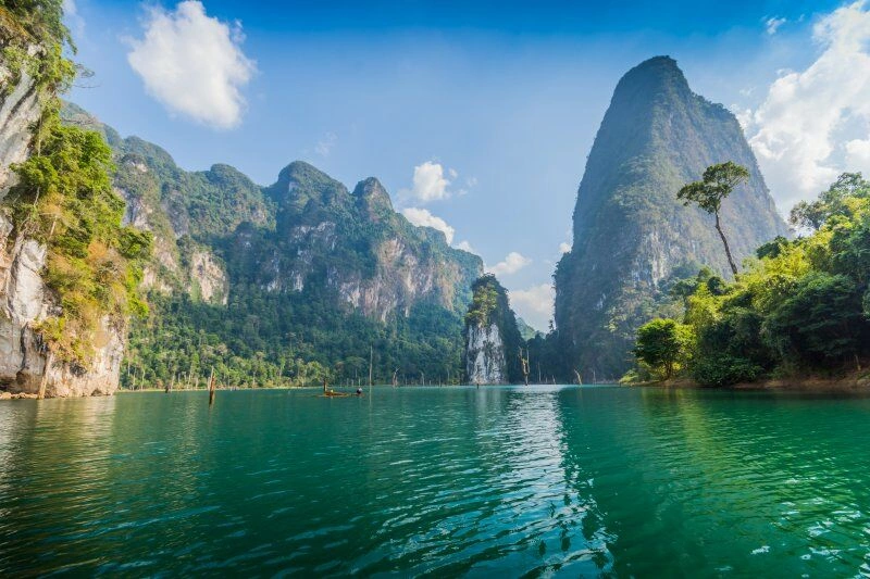 barrage_ratchaprapa_AdobeStock_161403181.jpg