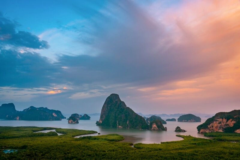 BAIE_DE_PHANG_NGA__AdobeStock_222572428.jpg
