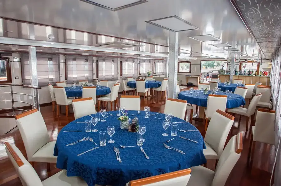 MS Providenca restaurant.jpg
