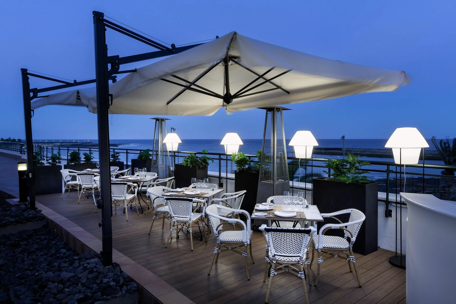 014-R-restaurant_113297133.jpg