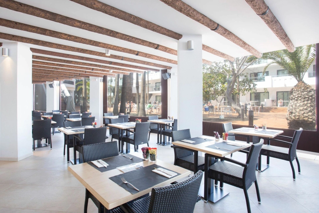 017-R-restaurant_113297136.jpg