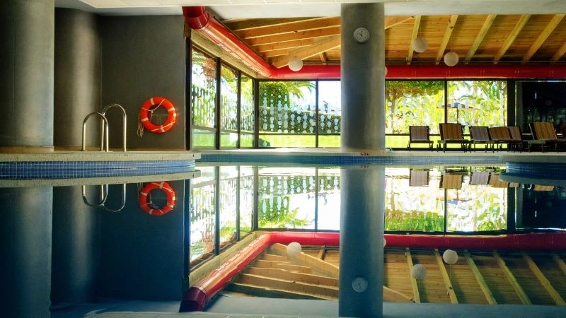 piscine_interieur.jpg