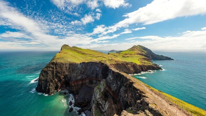 Ponta_de_San_Lourence_AdobeStock_210865010.jpg