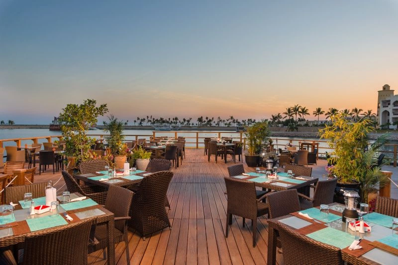 Al_Fanar_Salalah_-dining.jpg