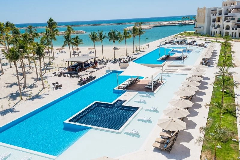 overview_pool_al_fanar_hotel_oman.jpg