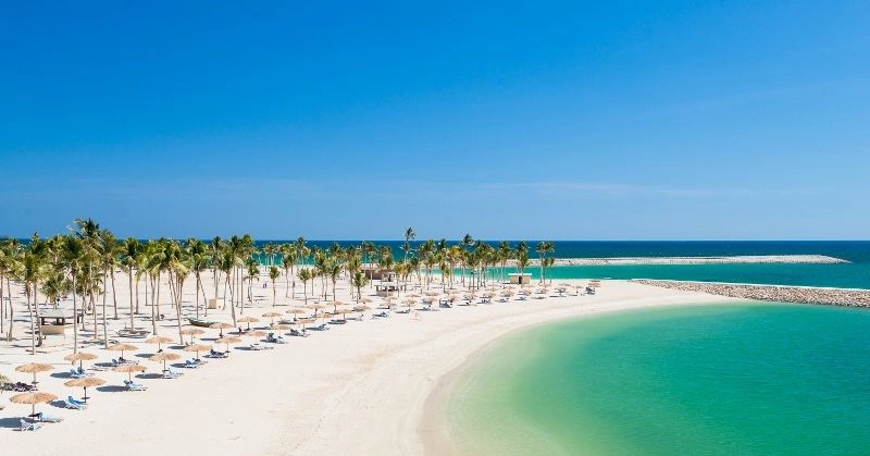 Al_fanar_hotel_beach_oman.jpg