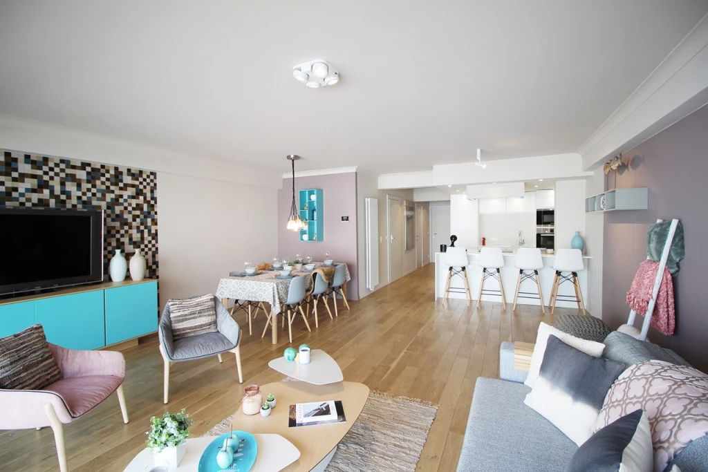 Knokke 1. Superbe appartement rénové, terrasse vue mer, parking