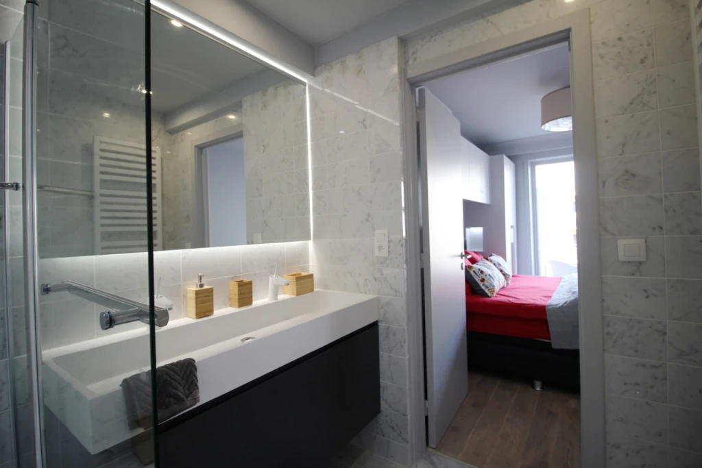 Knokke 2. Superbe appartement rénové, terrasse vue mer, parking