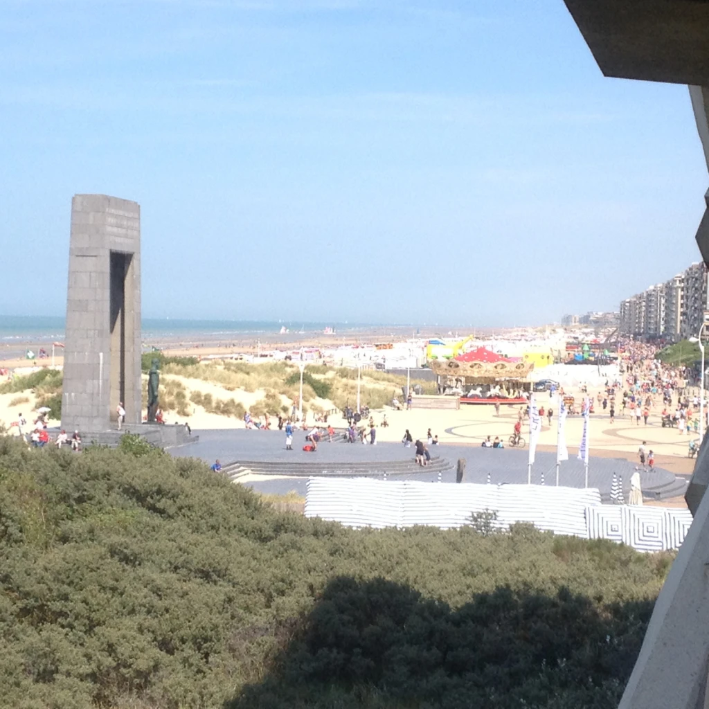 Studio avec vue frontale sur la mer et grande terrasse