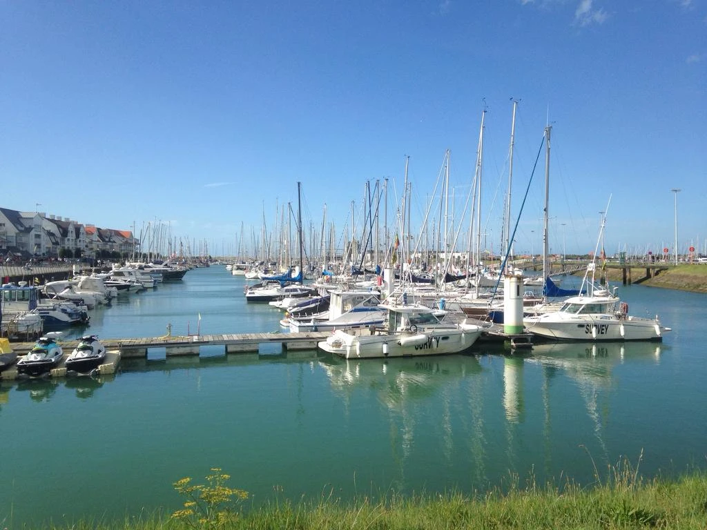Bel et spacieux appartement (90m2) avec terrasse ensoleillée et vue sur la mer - idéalement situé