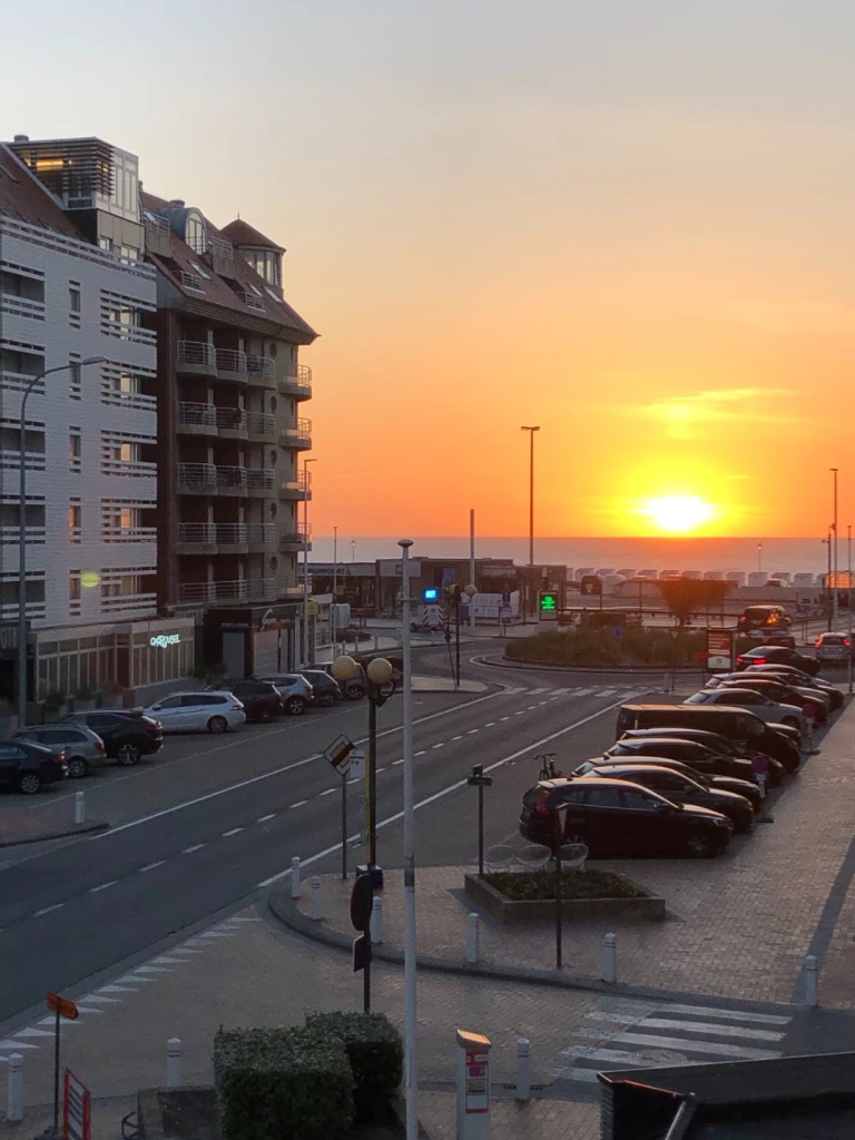 Bel et spacieux appartement (90m2) avec terrasse ensoleillée et vue sur la mer - idéalement situé