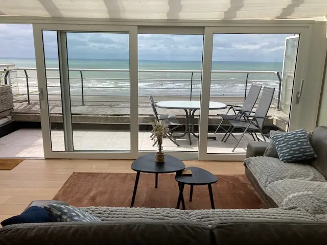 Penthouse de luxe à louer sur la digue à Nieuwpoort.  PRIX TOUT COMPRIS  (GARAGE, FRAIS)