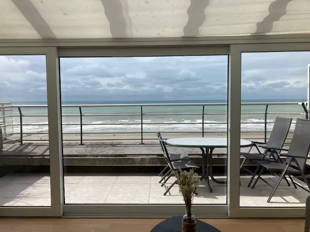 Penthouse de luxe à louer sur la digue à Nieuwpoort.  PRIX TOUT COMPRIS  (GARAGE, FRAIS)