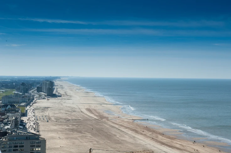 Appartement spacieux et rénové avec vue panoramique sur la mer.